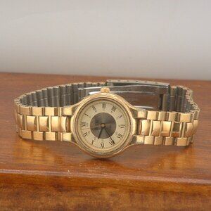 Pre-Owned Women’s Gold Color Bill Blass 001-2035 Dress Analog Watch